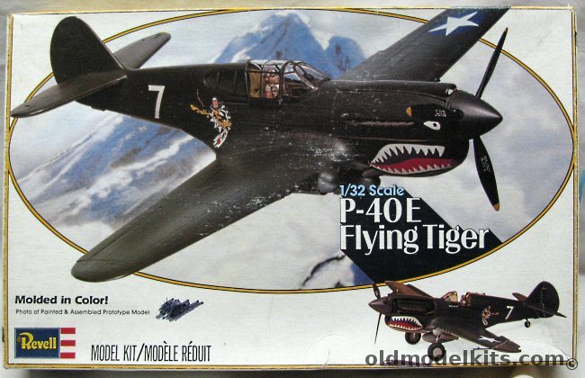 Revell 1/32 P-40E Warhawk Flying Tigers, 4400 plastic model kit